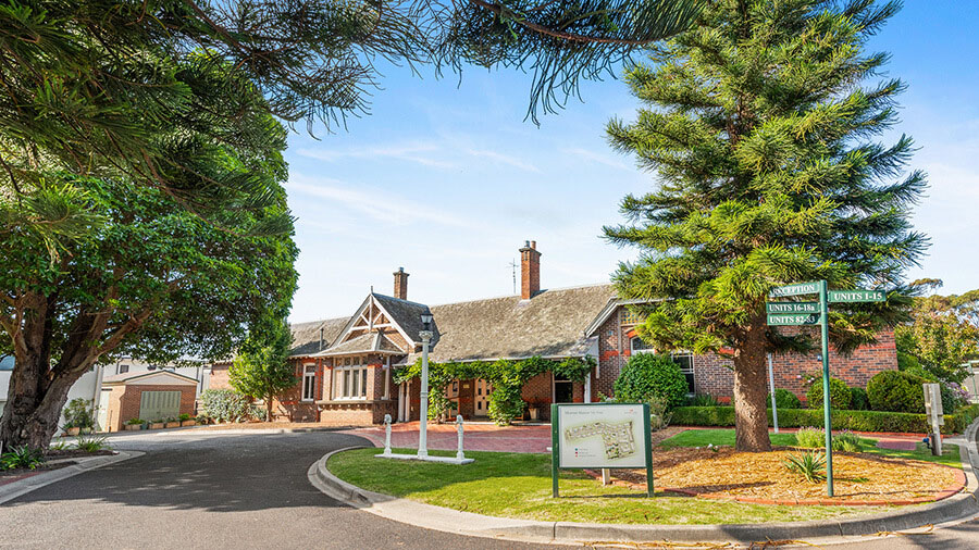 Morven Manor front entrance