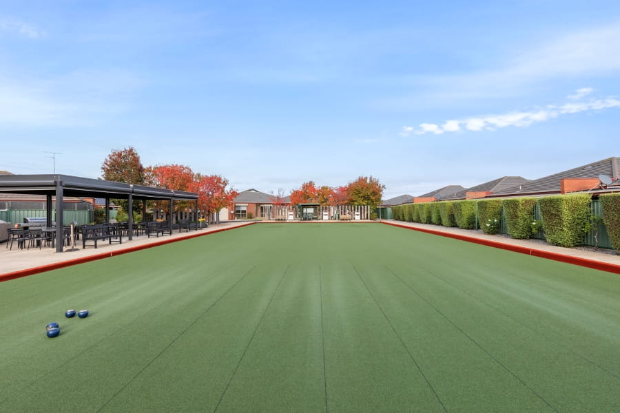 Pristine green bowls pitch